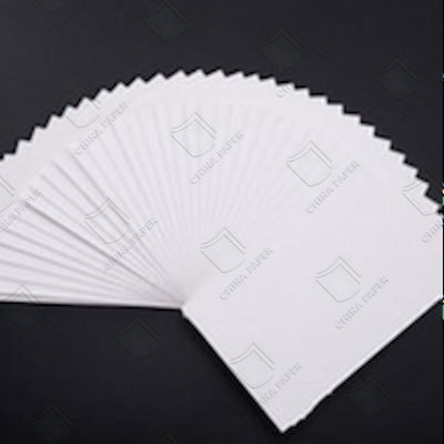 Dobra cena. OEM Biały C1S Płytka kości słoniowej Płytka papierowa FBB 170-400gm Super Surface Coating w Internecie